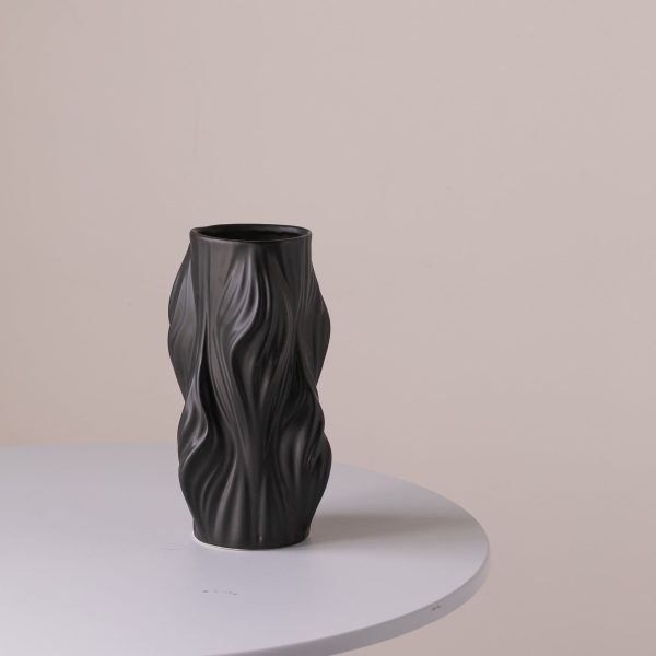Black 3D print ceramic vase